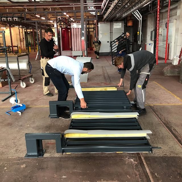 #Pulverbeschichtung #Oberflächentechnik #Industriebeschichtung #PowderCoating #Werkstatt #Industrieunternehmen #Zusammenarbeit #Vertrauen #Teamarbeit #HöchsteQualität #SchnelleProduktion